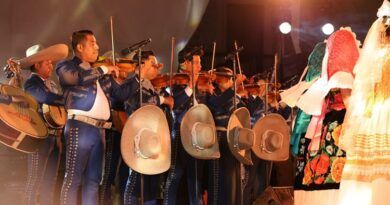 Deleita “Serenata para las madres” a más de mil personas en la Plaza de la Danza