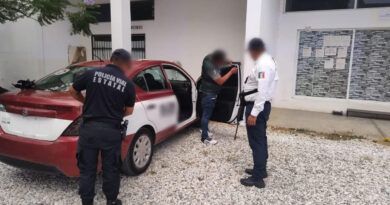 Aseguran taxi que circulaba fuera de norma