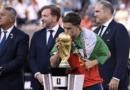 España recibe sus medallas de campeón