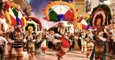 Al ritmo de la música y bailables tradicionales, miles de turistas se enamoran de la Calenda de las Culturas 2026