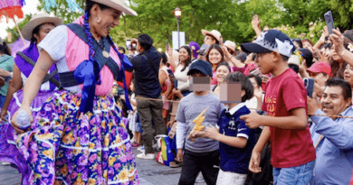 Al ritmo de la música y bailables tradicionales, miles de turistas se enamoran de la Calenda de las Culturas 2026