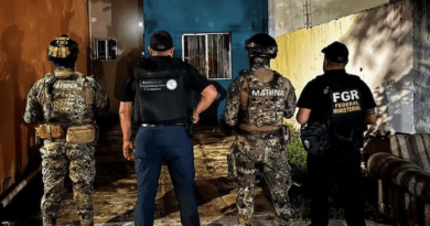 Liberan a 3 personas privadas de la libertad y aseguran 10 casas