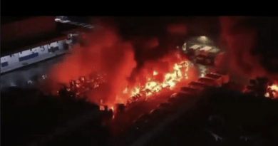 Incendio consume bodega de PepsiCo; daña a casi 60 vehículos de reparto (+Video)