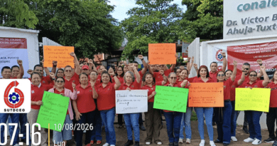 En Oaxaca sindicalizados del CONALEP protestan, en sus cartulinas señalan “Claudia Sheinbaum la educación no se recorta”