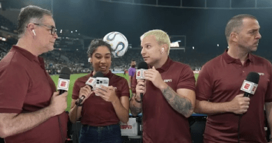 Así el balonazo a conductora de ESPN en transmisión de la Copa Libertadores (+Video)