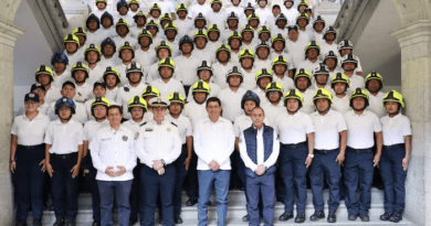 Lalo Ximénez acompaña al gobernador Salomón Jara en reconocimiento a cuerpos de emergencia