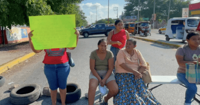 Bloquean carretera Transístmica de Oaxaca para exigir libertad de detenidos en julio; “son trabajadores e inocentes”