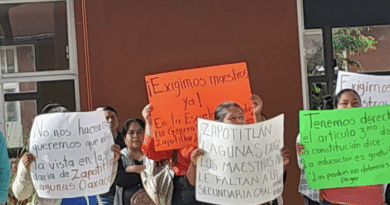 Retienen a maestros en Zapotitlán Lagunas, Oaxaca; exigen cumplir la planilla de trabajadores de secundaria
