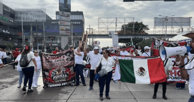 Trabajadores del IMSS salen a las calles en Veracruz para exigir insumos y mejoras laborales