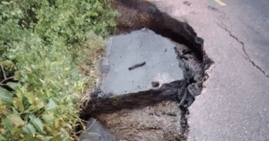Cierran carretera por socavón; habilitan ruta alterna